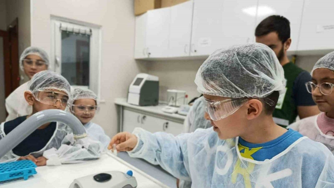 Yeşilay Kars Şubesi’nden çocuklara özel ilgi