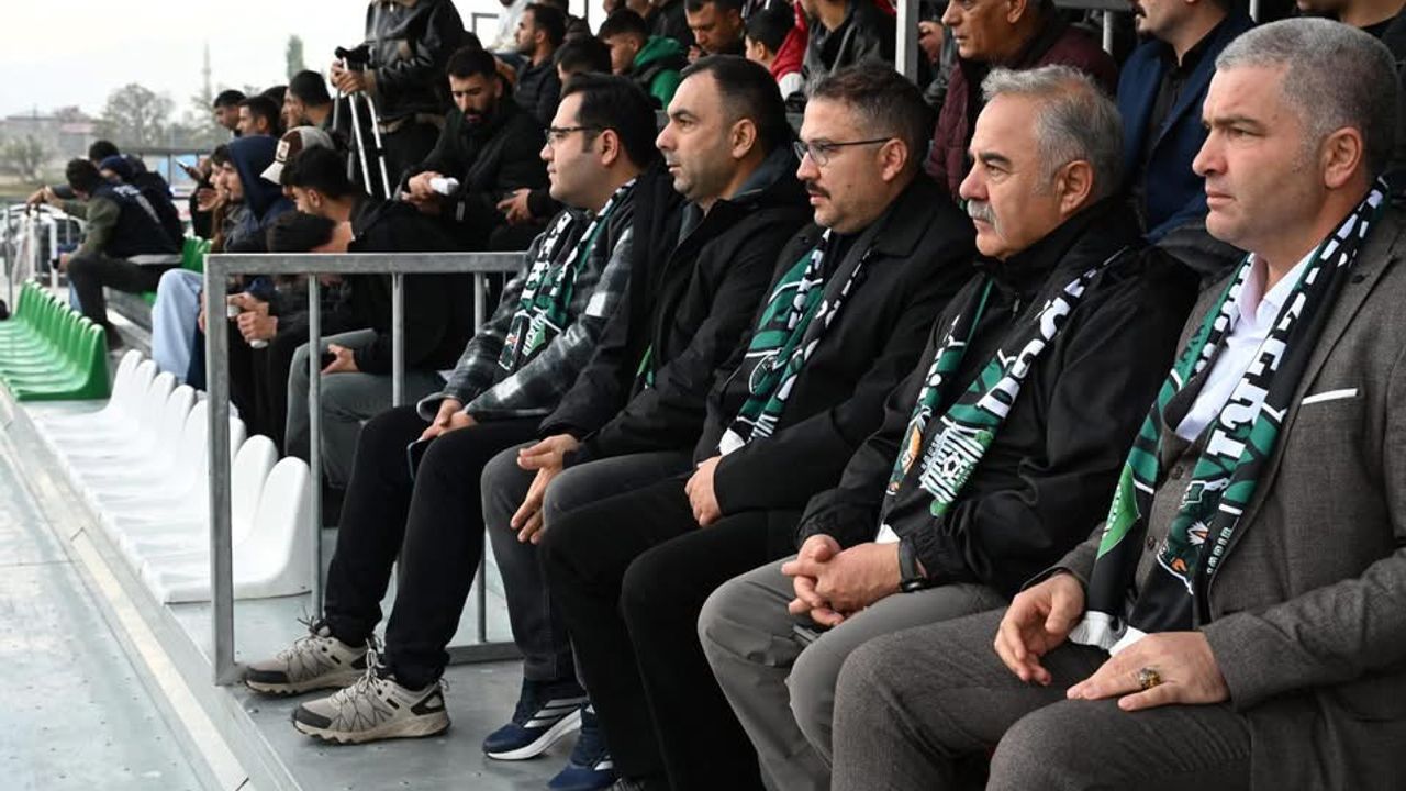 Vali Turan, Karaağaç Spor Maçını Tribünden Takip Etti