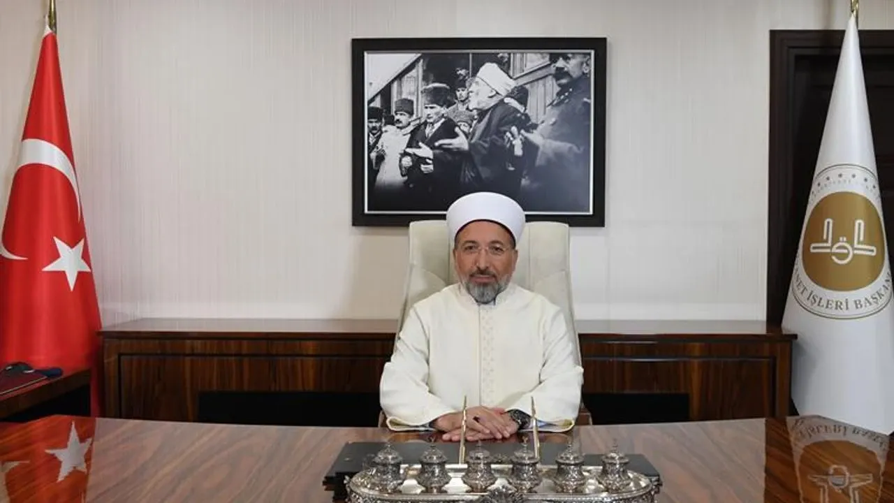 Diyanet İşleri Başkanlığı: "Gazi Mustafa Kemal Atatürk başta olmak üzere devletimizi yüceltmek için çalışan tüm büyüklerimizi saygı ve minnetle yad ediyoruz"