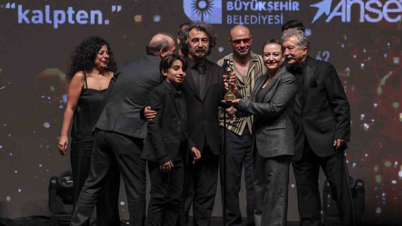 62. Altın Portakal’a ‘Tavşan İmparatorluğu’ 7 ödülle damga vurdu