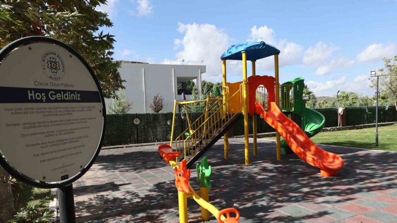 Muğla Büyükşehir’den Yatağan’a yeni oyun alanları ve bank desteği