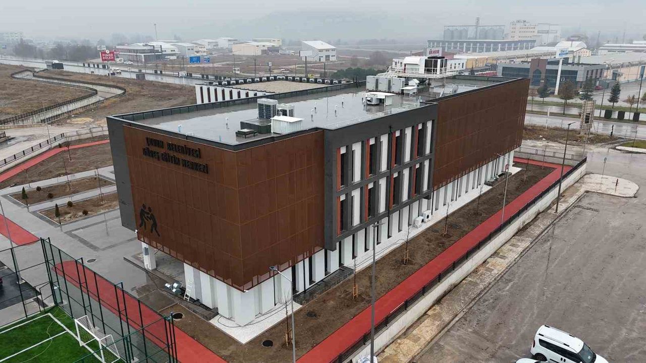 Çorum Belediyesi Güreş Eğitim Merkezi açılış için gün sayıyor