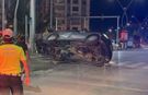 Otomobille çarpışan araç yan yattı: 11 yaralı