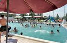 IĞDIR’DA SICAKLARDAN BUNALAN VATANDAŞLAR AKUAPARKA AKIN ETTİ