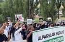 Kuytul taraftarları Erzurum'da cezaevi önünde izinsiz gösteri yaptı