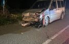 IĞDIR–KARAKOYUNLU YOLUNDA KORKUTAN KAZA! OTOMOBİLİN ÖNÜ TANINMAZ HALE GELDİ