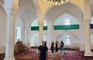 AĞDAM’DA CAMİ MİNARESİNDEN GÖZETLEME, İBADETHANEDE DOMUZ VE HAYVANLAR!