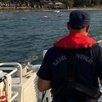 Deniz yatağı ile sürüklenen şahısları sahil güvelik kurtardı