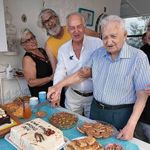 Asrı geride bıraktı, 101 yaşına komşularının alkışlarıyla girdi