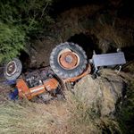 Traktör dereye yuvarlandı: 2 ölü