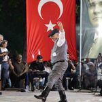 Üstat ve genç efeler 'Zeybek Ateşi'ni yaktı