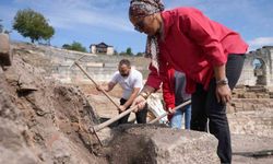 Düzce Belediyesi tarafından yürütülen Sosyal Yardım İşleri çalışanları bu sefer tarihe dokundu