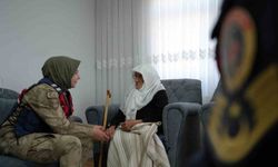 97 Yaşındaki Rabiye ninenin asker sevgisi: "Biz Türk’üz, onlar  benim evladım"