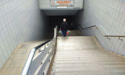 Adana’da 16 yıl önce hizmete giren metro alt geçitte yürüyen merdivenin yeri var, mekanizması yok