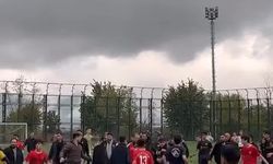 Bursa’da U16 maçında yumruklar konuştu