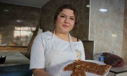 Fırının ateşiyle hayalini yoğuruyor