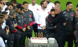 Hakan Çalhanoğlu’na 100. milli maç sürprizi