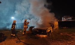 İskenderun’da pikap yandı