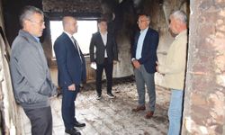 Kaymakam Nebioğlu, evi yanan aileyi ziyaret etti