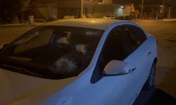 Kiraladığı otomobilin camlarını kırdı