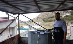 Kurduğu sistemle depoladığı yağmur suyunu evde kullanan vatandaş sosyal medyada ilgi odağı oldu