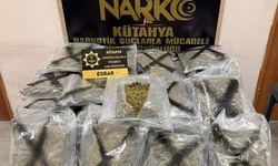Kütahya’da bir kamyonda 33 kilo esrar ve 6,55 gram kokain ele geçirildi, 3 şüpheli tutuklandı