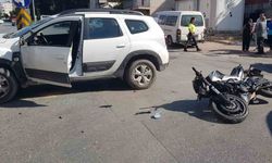 Otomobille motosiklet çarpıştı: 1 yaralı