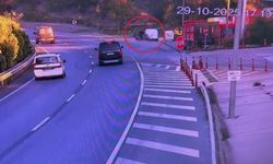 Park halindeki otomobile çarpan sürücü ölümden döndü