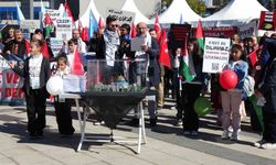 Sağlık çalışanları Gazze için 100. haftada sessiz yürüyüşlerini sürdürdü