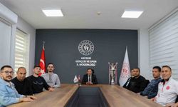 Sesi gören şampiyonlardan Kabakcı’ya ziyaret