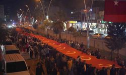 Şırnak’ta Cumhuriyet Bayramı coşkusu: 300 metrelik Türk bayrağıyla yürüyüş, Kürtçe şarkılarla kutlama