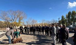 Tutak’ta hayvan pazarı yapılıyor