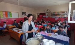 Van’da "Çorba Günü" etkinliği: Veliler pişiriyor, öğrenciler tadıyor