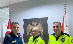 Vatandaşın can güvenliği için yolu süpüren trafik polislerine Emniyet Müdürü’nden teşekkür
