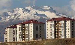 Yüksekova Cilo Dağı yeniden beyaza büründü