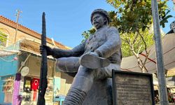 Yunanlıları kendi silahlarıyla vuran İsmail Efe’nin heykelindeki kama çalındı