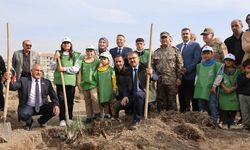 IĞDIR'DA MİLLİ AĞAÇLANDIRMA COŞKUSU: 6.820 FİDAN TOPRAKLA BULUŞTU