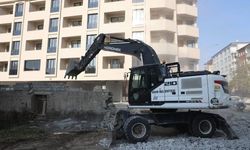 Tehlike Saçan Metruk Binalar Yıkıldı