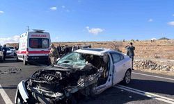 Açık kasa kamyonet çarpıştı: 2 yaralı