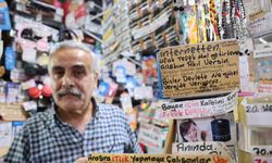 Adana’da 44 yıllık esnafın hayat dersi yazıları dikkat çekiyor