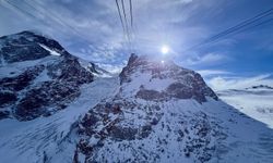 Alp Dağları’nın zirvesinde masal gibi görüntüler