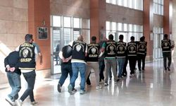 Antalya’da iş yerine zarar veren 10 şahıs tutuklandı