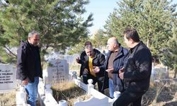 Basın şehidi Sebahattin Yılmaz mezarı başında anıldı