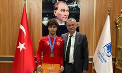 Başkan Balaban’dan başarılı güreşçiye övgü