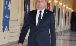 Başkan Saruhan; "Başımızın tacı öğretmenlerimizin günü kutlu olsun"