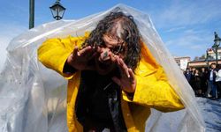 Bayburt’ta alışılmışın dışında bir performans: Naylona sarılıp Çoruh’un serin suyuyla arındı