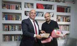 Bıçaklı saldırıda yaralanan öğretmene moral ziyareti