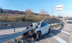 Bilecik’te kontrolden çıkan otomobil bariyerlere çarptı; 6 kişi yaralandı