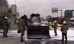 Cevizlibağ’da iş makinesi alevlere teslim oldu