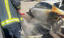 Çöpe atılan yanıcı madde otomobili yaktı